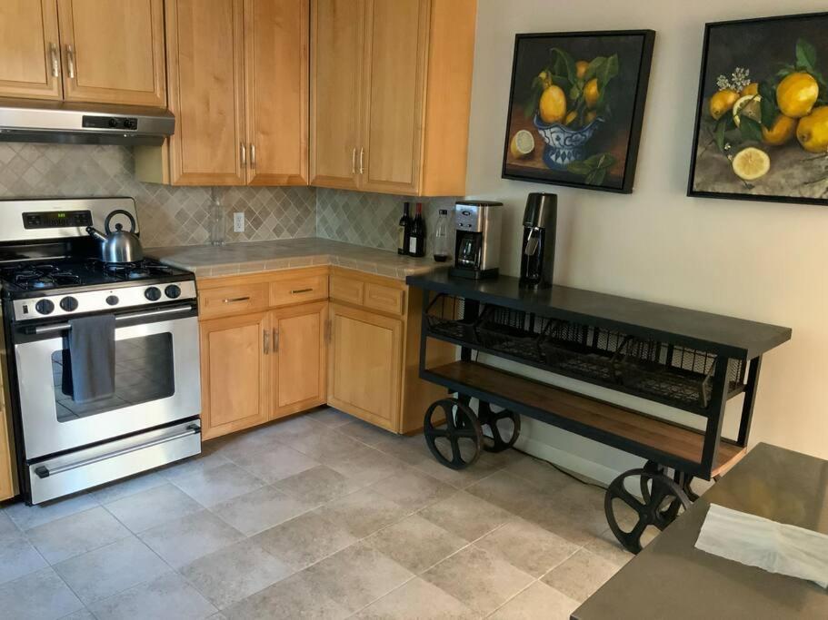 House, Walking Distance From Universal Studios Лос Анджелис Екстериор снимка