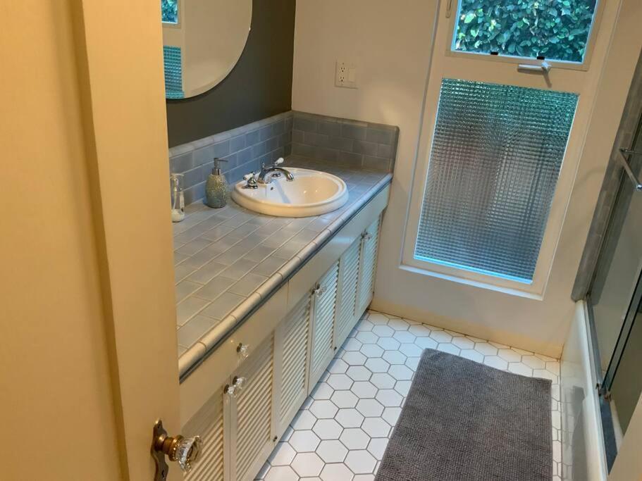 House, Walking Distance From Universal Studios Лос Анджелис Екстериор снимка
