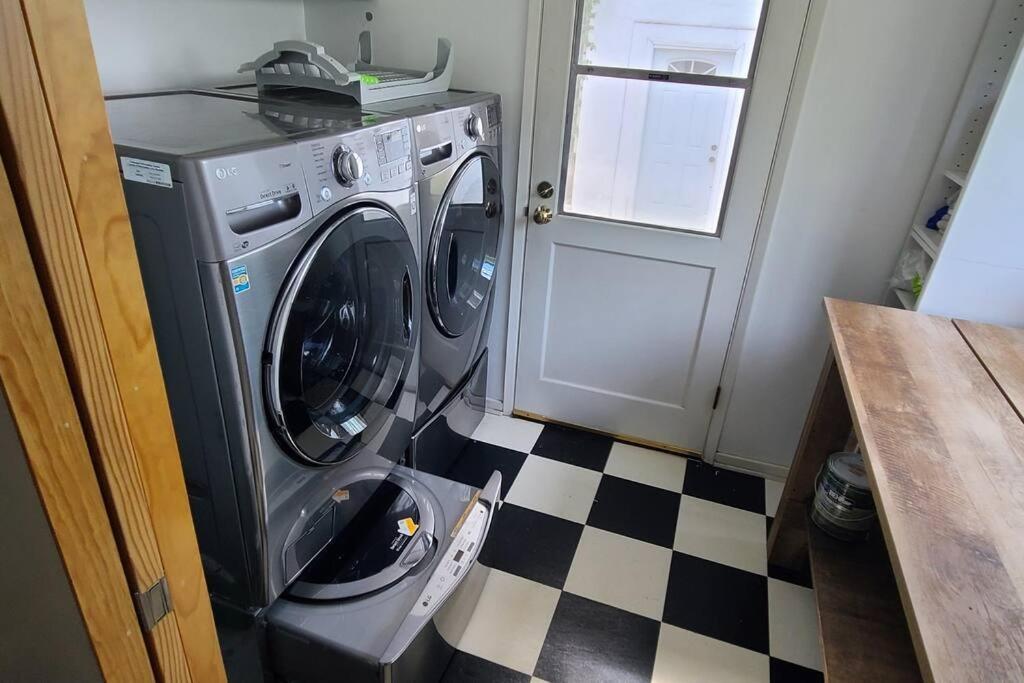 House, Walking Distance From Universal Studios Лос Анджелис Екстериор снимка
